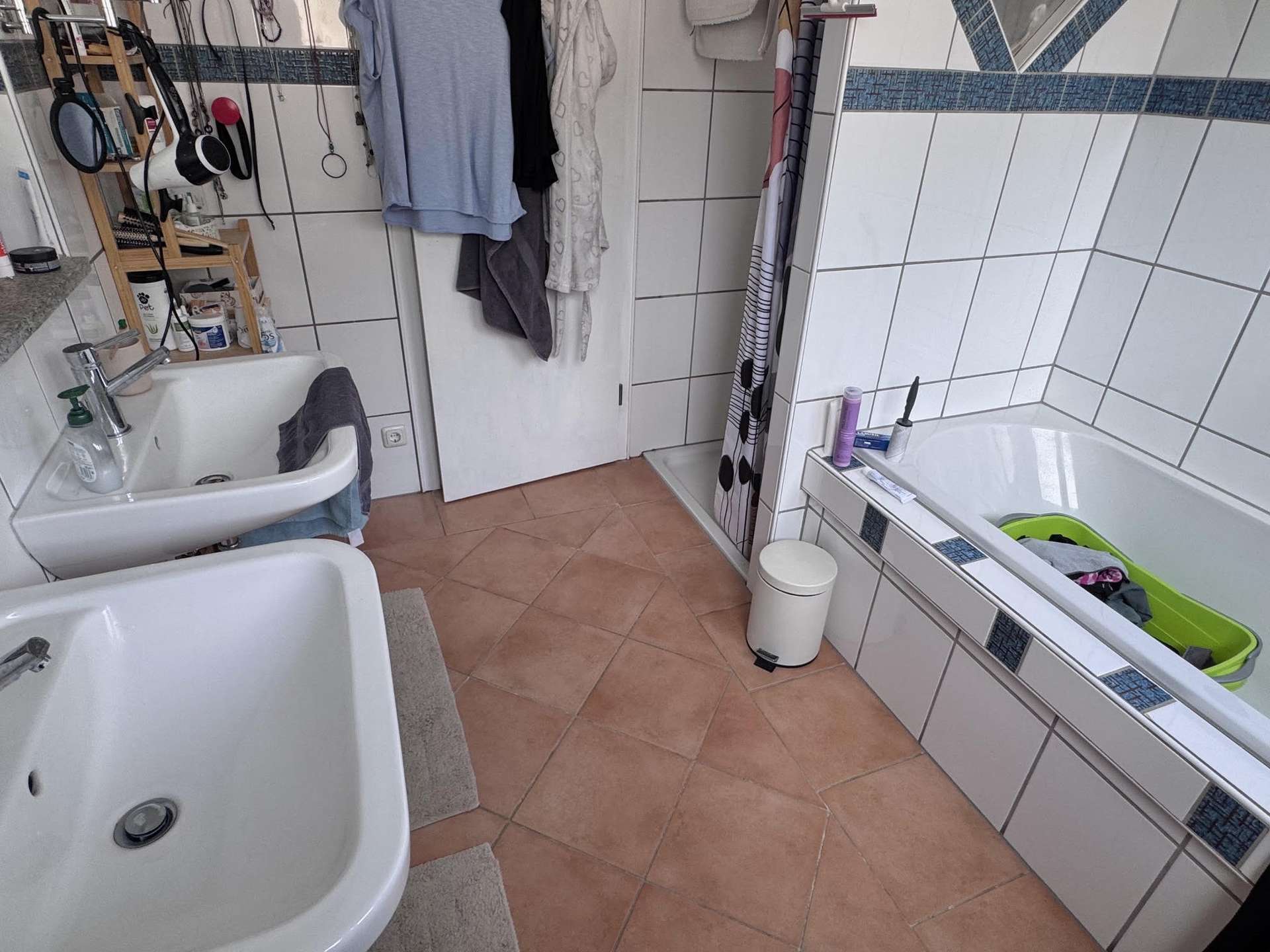 PROVISIONSFREI: Bungalow, Doppelgarage, Nebengeb&auml;ude, herrlicher Fernblick